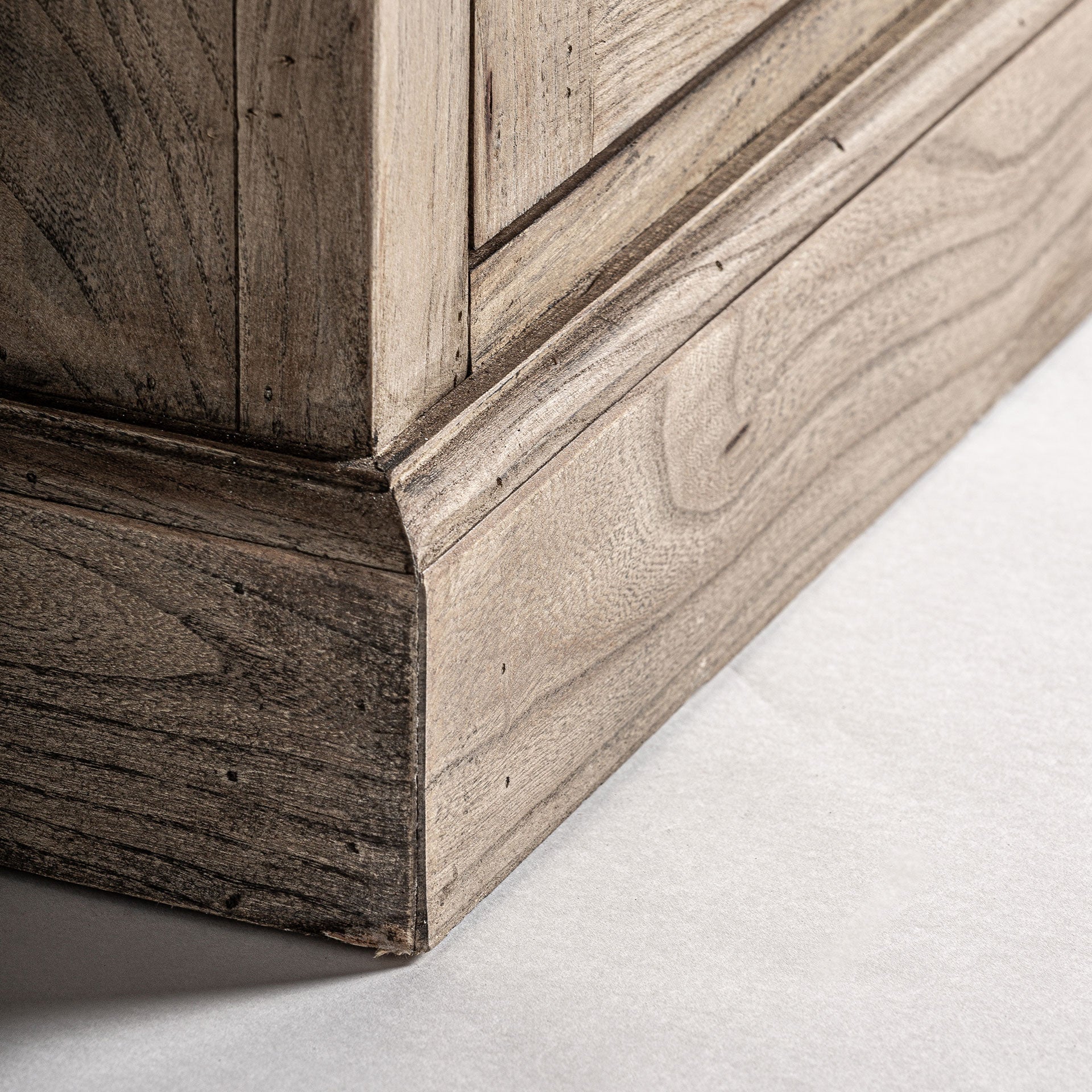GUBIN GLASS CABINET